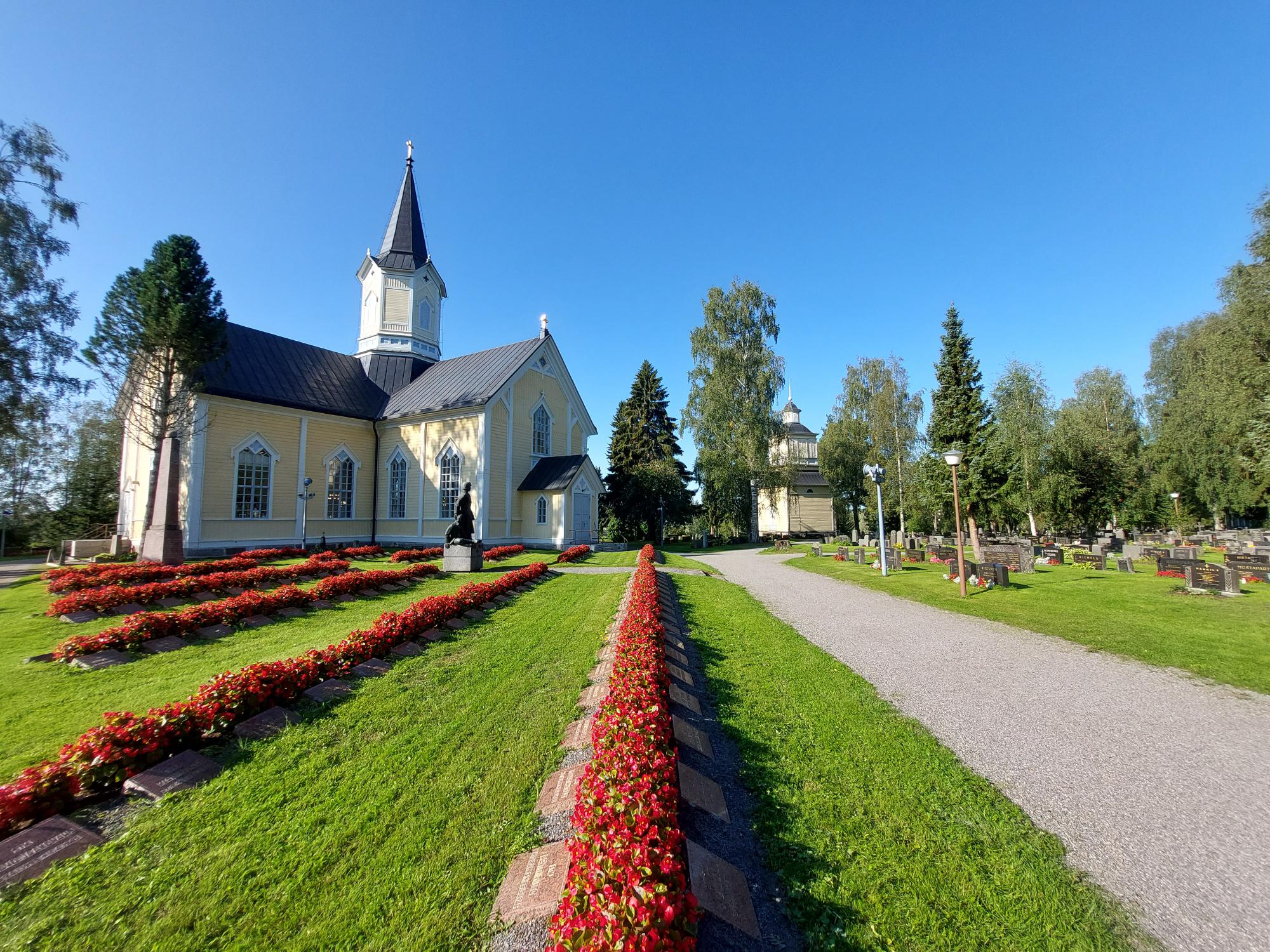 Haapajärven kirkko ja hautausmaa