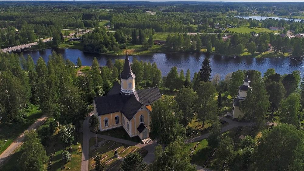 Haapajärven kirkko ilmakuvassa